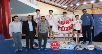 Mersinli sporcular yüzme müsabakalarına damga vurdu