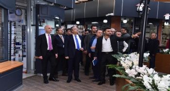 Vali Su, Çiçek Pasajı'nda incelemelerde bulundu