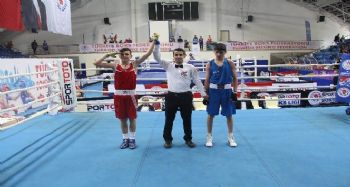 Okul Sporları Gençler-B Türkiye Boks Şampiyonası yapıldı