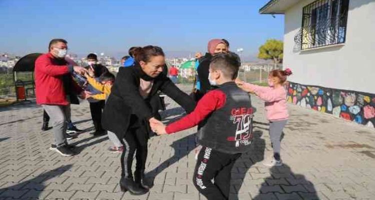 Görme engelli çocuklar, Toroslar Engelliler Akademisinde hayallerini canlandırdı