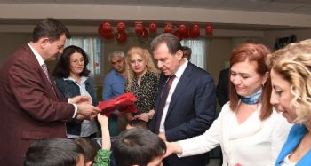Seçer, Sevgi Evlerindeki çocukları unutmadı