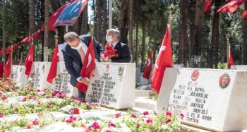 Başkan Seçer, şehit ailelerini yalnız bırakmadı
