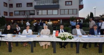 Vali Su, Yaşlı Yaşam Merkezi'nde düzenlenen iftar programına katıldı