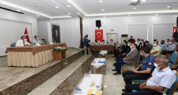 Vali Su, Silifke'de muhtarlarla bir araya geldi