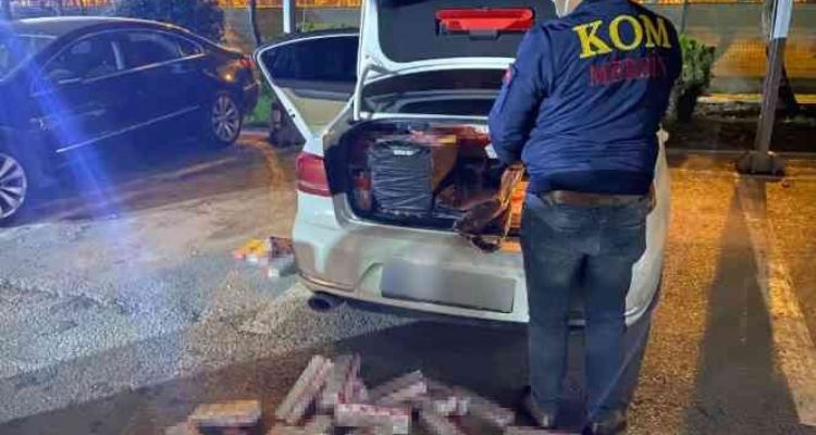 Mersin'de bir otomobilde 4 bin 530 paket kaçak sigara ele geçirildi