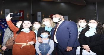 Başkan Yılmaz'dan ‘Dünya Kadınlar Günü’de kadınlara mektup ve hediye