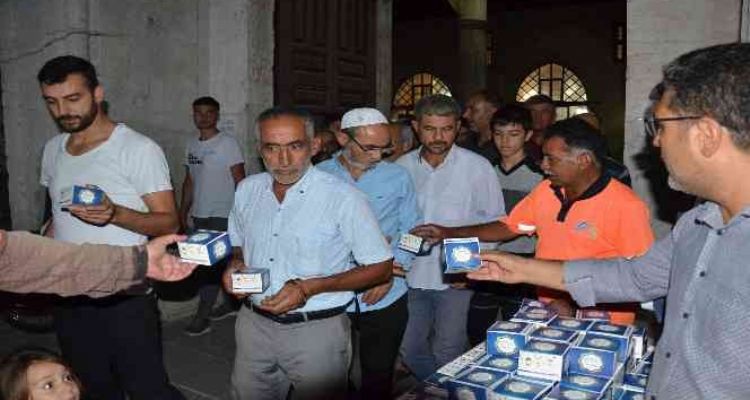 Kandil sevinci, kandil simidiyle paylaşıldı