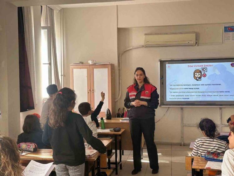 Mersin’de öğrencilere siber farkındalık eğitimi verildi
