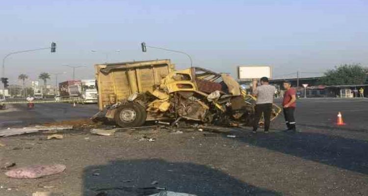 Mersin'de 2 kişinin öldüğü, 27 kişinin yaralandığı feci kaza kamerada