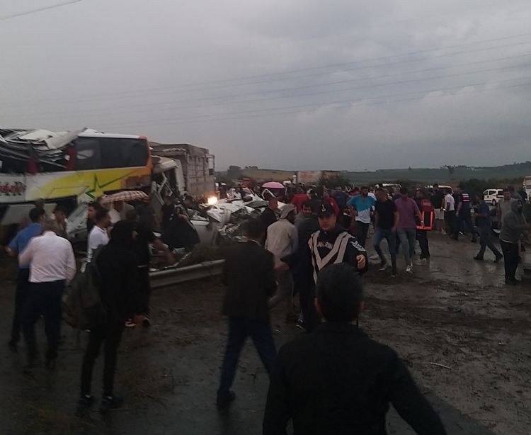 Mersin’de feci kaza: 10 ölü, 30’dan fazla yaralı var