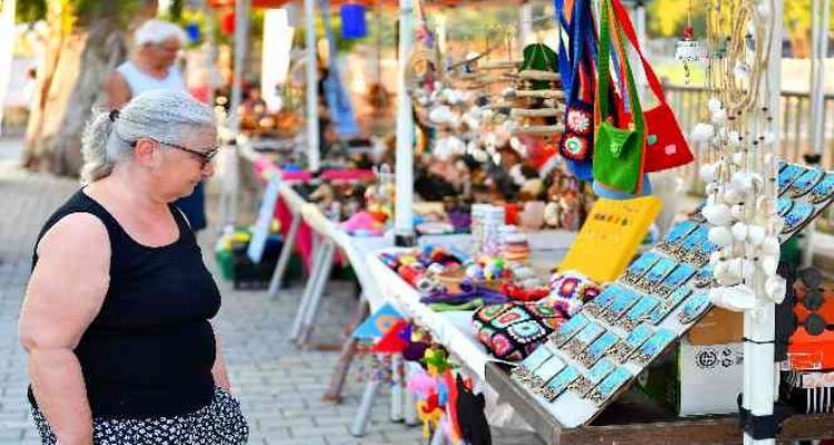 Üretici kadın stantları bu kez Erdemli'de açıldı