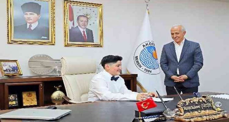 Başkan Gültak, makamını 12 yaşındaki Kayra'ya devretti