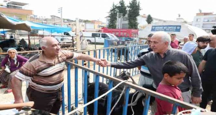 Başkan Gültak vatandaşlarla bayramlaştı