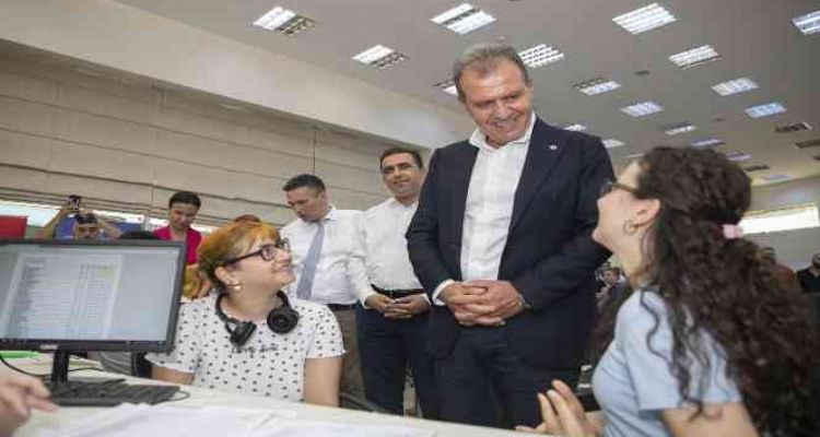 Seçer, YKS Tercih Danışmanlığına başvuran öğrencilerle buluştu