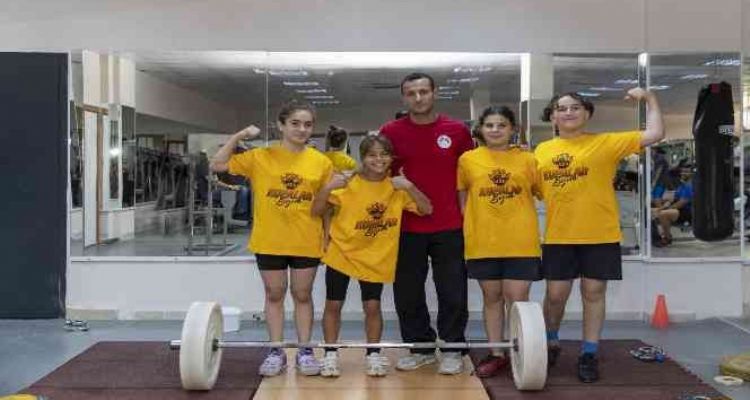 Mersinli halterciler, Konya'daki şampiyonadan madalya ile dönmeyi hedefliyor