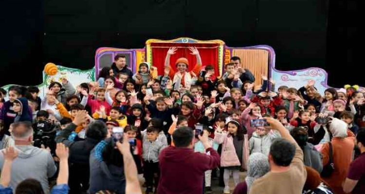 ‘Dünyanın Eski Zamanlarında’ oyunu çocuklar için sahnelendi