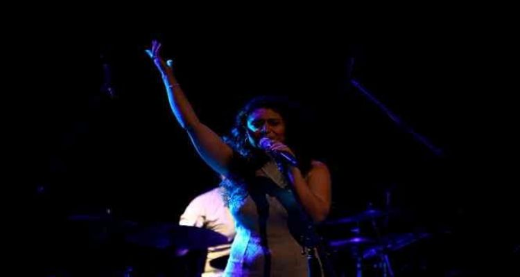 Elif Sanchez'den Mersin'de unutulmaz konser