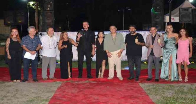 Mersin'de ‘Mikrofon Bende Müzik Kampı’ düzenlendi