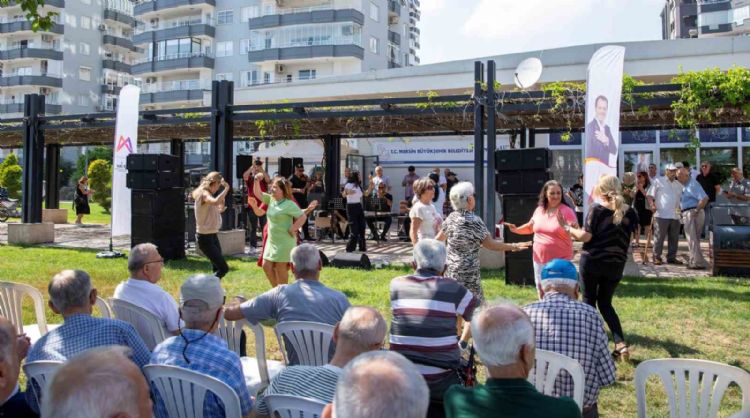 Mersin’de emekliler yazı ’Bahar Şenliği’ ile karşıladı