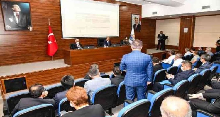 Vali Pehlivan: "Yatırımlar sürüyor, çarklar dönüyor"