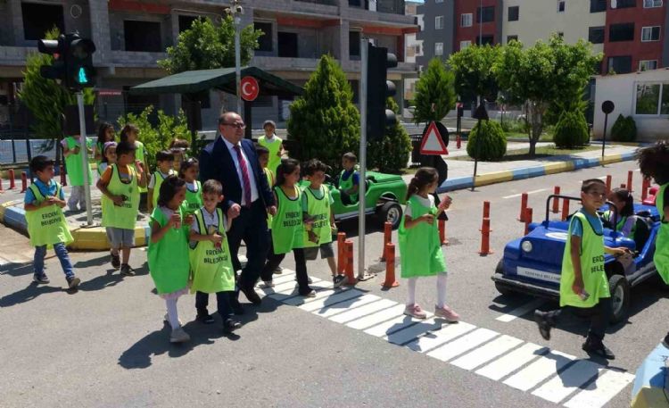 10 bin çocuğa trafik eğitimi