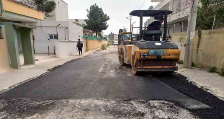 Akdeniz'de yol çalışmaları sürüyor