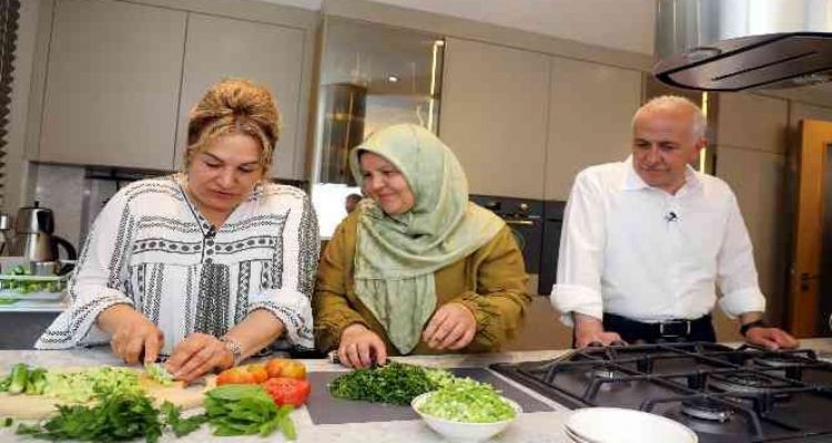 Başkan Gültak, Türk yemekleri uzmanı Sahrap Soysal'ı ağırladı