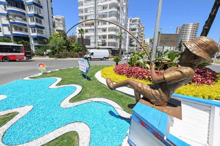 Mersin yaza renkli girdi