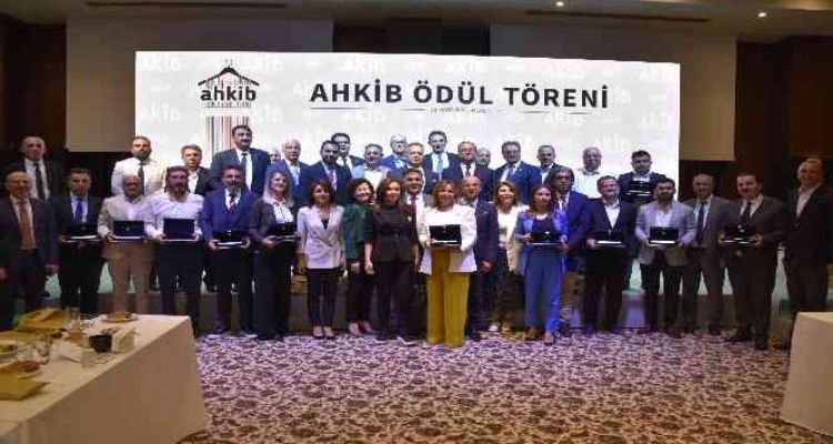 Tekin: “Hazır giyim ve konfeksiyon sektöre ihracat rekorlarına imza attı”