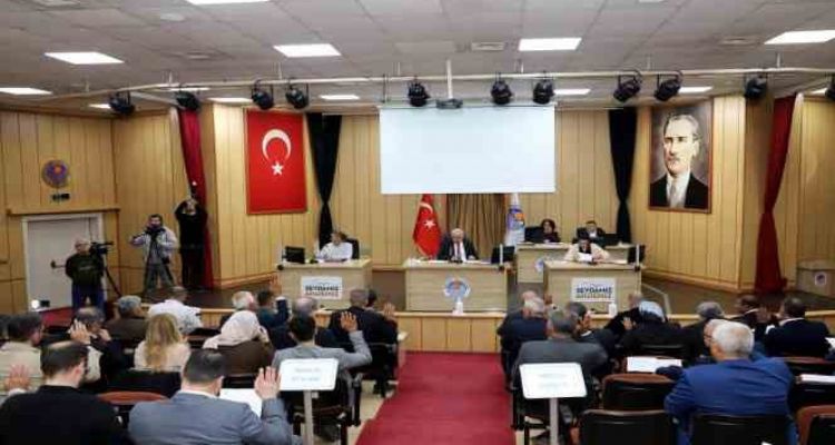 Gültak'tan tepki: Yatırımı ve istihdamı bekletiyor ve geciktiriyorsunuz