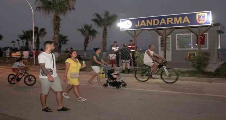 Mersin'de jandarma sahillere asayiş noktası kurdu