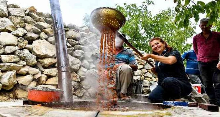 Üretici kadınlar Uzuncaburç'ta buluştu