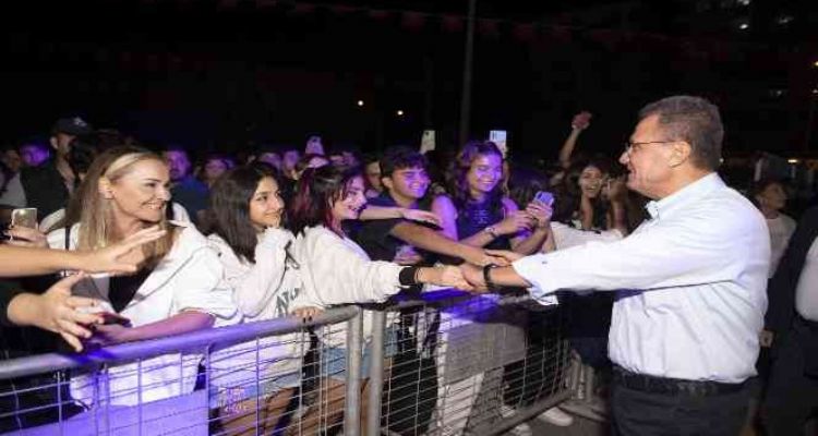 Mersin Gençlik Festivali ‘Duman Konseri’ ile sona erdi