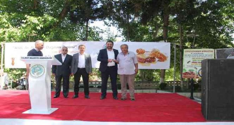 Mut'ta bal üreticilerine Kafkas ırkı anaç arı dağıtıldı