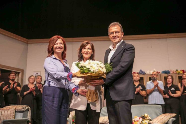 Mersin Şehir Tiyatrosu, ‘Lütfen Kızımla Evlenir Misinizi?’ oyununun prömiyeriyle sezonu açtı