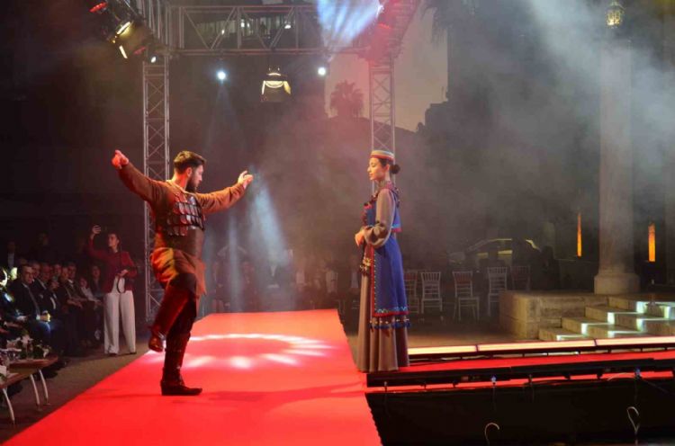 Mersin’de ‘Bolkarlar’dan Toroslar’a Desenlerin Sırrı’ temalı defile düzenlendi