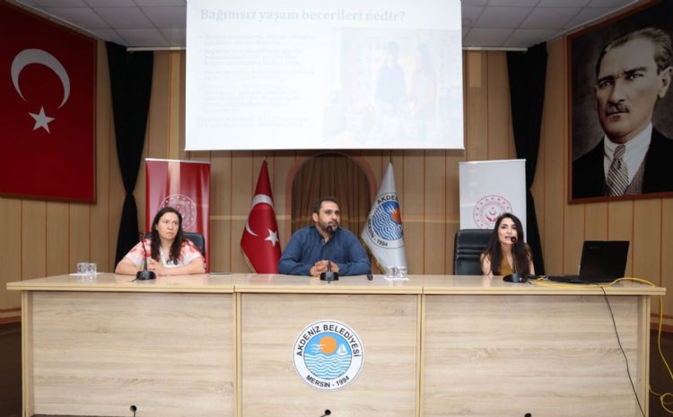 Akdeniz’de ‘Özel Gereksinimli Bireyler ve Ev Yaşamı’ paneli düzenlendi