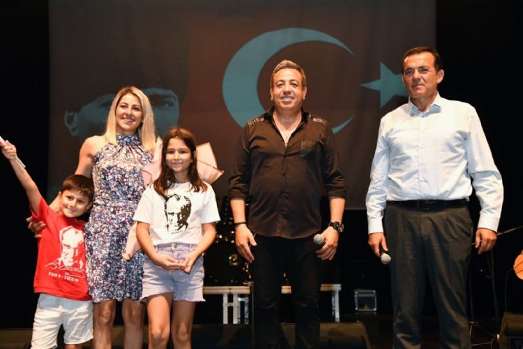 Yenişehir Belediyesi Sunay Akın ve Ali Altay’ı Mersinlilerle buluşturdu