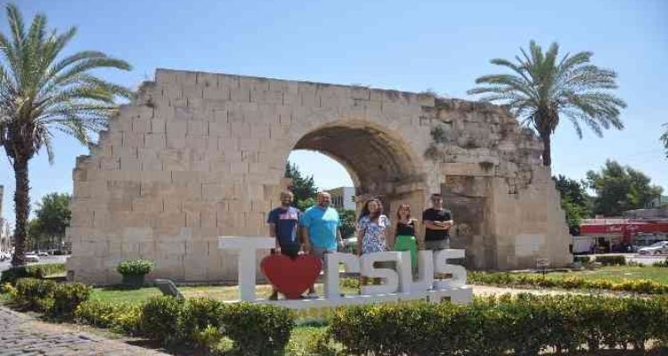 "Tarsus'a Bir de Böyle Bak" projesiyle fenomenler Tarsus'u gezdi