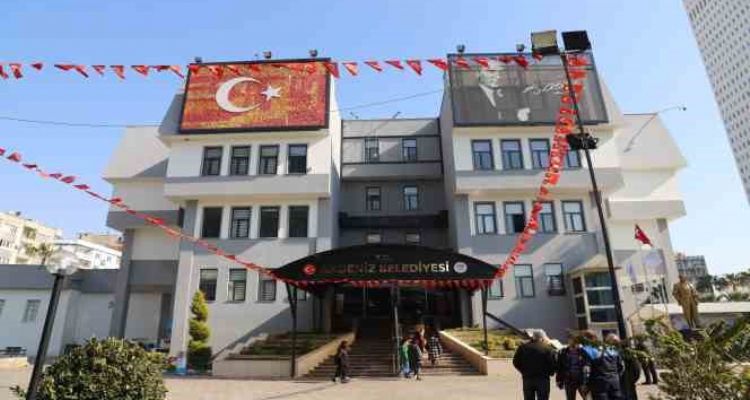 Akdeniz Belediyesi depremzedeleri ağırlıyor