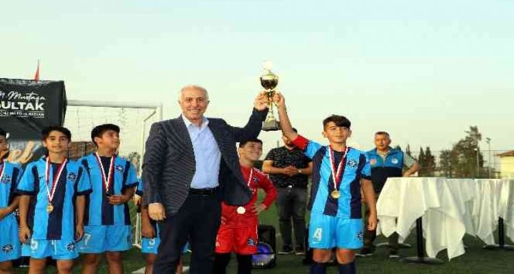 Akdeniz Belediyesi 23 Nisan Futbol Turnuvasında kupalar sahiplerini buldu