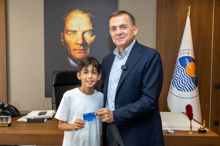 Başkan Abdullah Özyiğit, minik çevreci Aras Kayretli ile buluştu