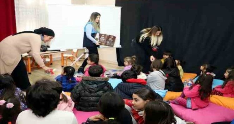 Mersin'de depremzede çocuklara psikolojik destek