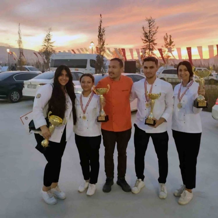 Toros Üniversitesi aşçılık öğrencileri, Kayseri Gastronomi Günleri’ne katıldı