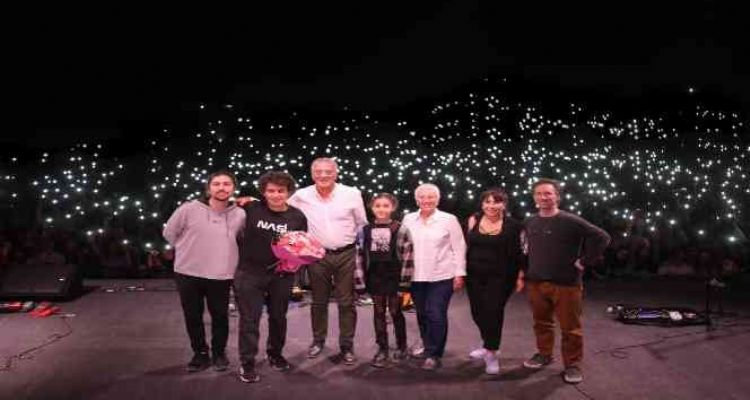 Mezitli'de cumhuriyet coşkusu Pinhani ile yaşandı