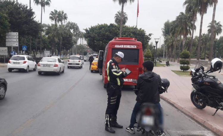 Mersin’de kural ihlali yapan sürücülere ceza yağdı