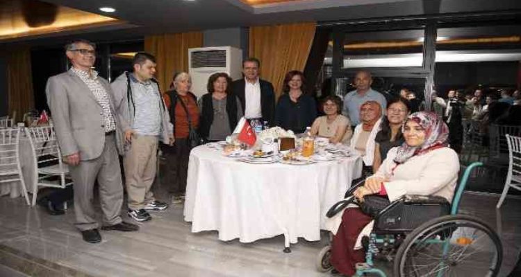 Seçer: “Mersin'de kayıt altına alınması gereken özel birey sayısı 200 binlerin üzerinde”
