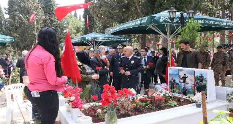 Aslan, şehitleri unutmadı
