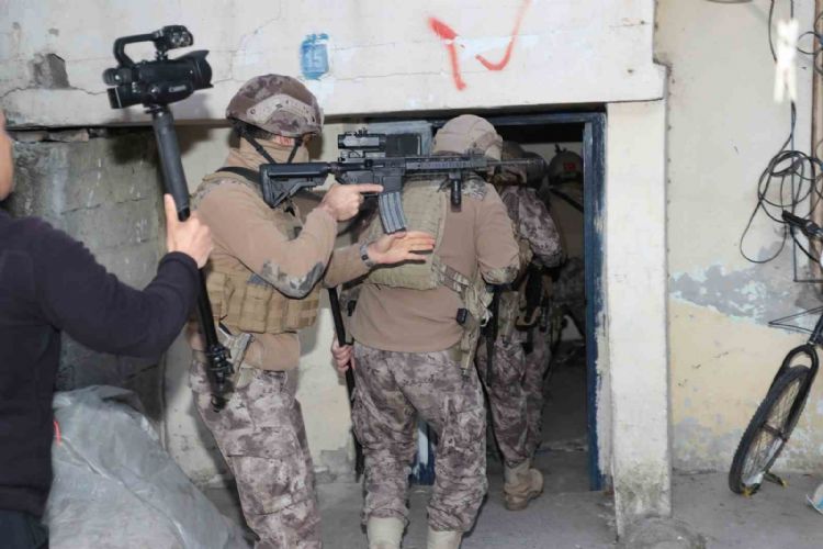 Mersin’de sanal dolandırıcılara eş zamanlı operasyon: 19 gözaltı