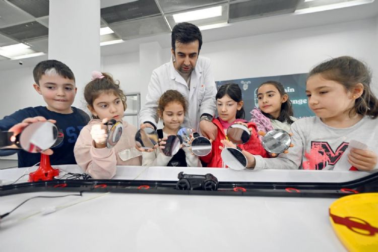 Mercan Bilim Merkezi’nde ‘Kış Okulu’ programı sürüyor